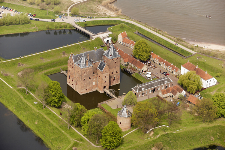 Slot Loevestein gefilmd met DJI Inspire 1 drone